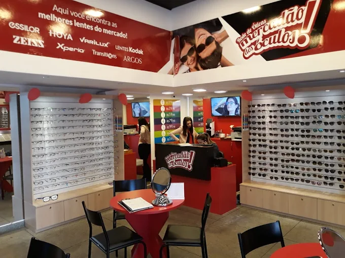 Interior do Mercadão dos Óculos em Itu